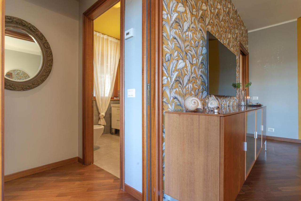 Elfaro Kitty - Stylish Close To S. Peter * Rome